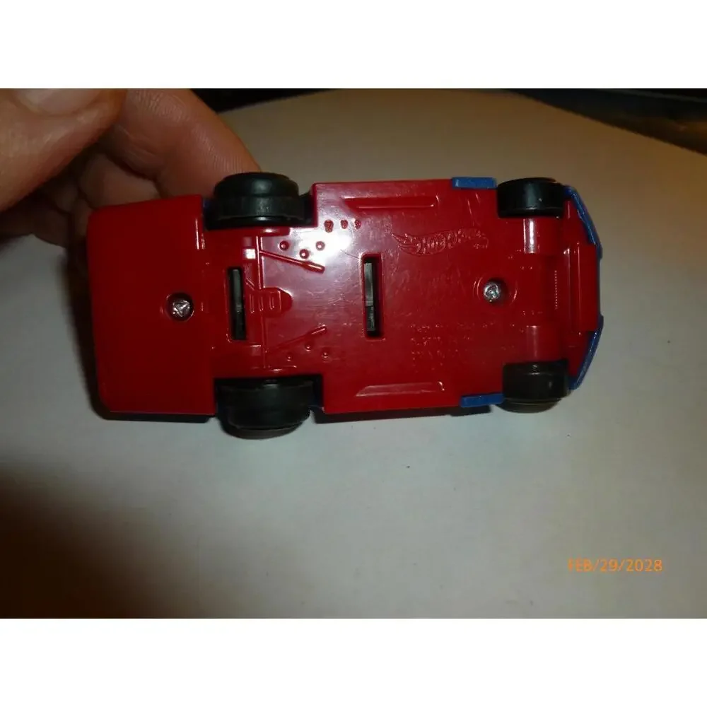 2016 Superman Mattel Hot‎ Wheels Friction Pull Back Car